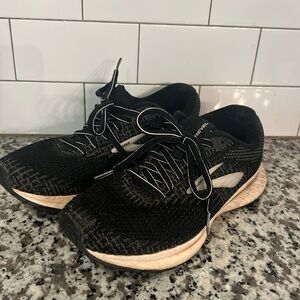 Women’s Brooks size 7